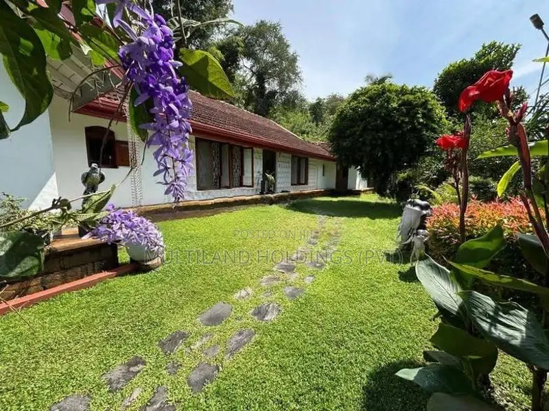 Colonial House For Sale in Gurudeniya - Kandy