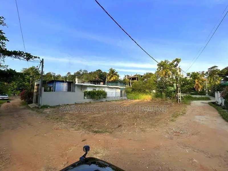 Flat Land From Pamunuwa Devala Rd