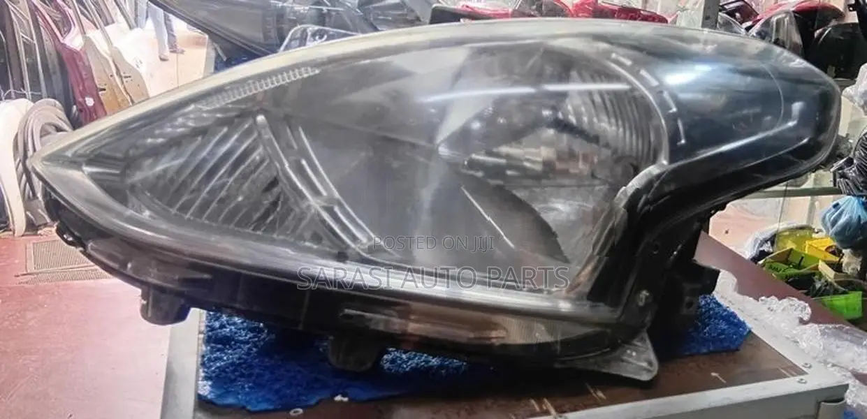 Nissan Sunny Head Light