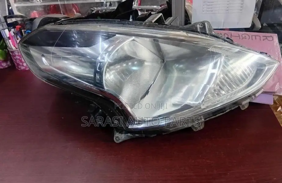 Nissan Sunny Head Light