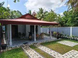 නිට්ටඹුව මල්වත්ත ගුරු විද්‍යාල පාරෙන් අංග සම්පූර්ණ නිවසක්