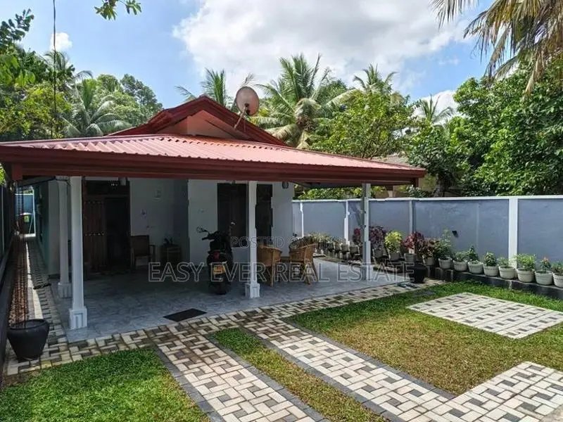 නිට්ටඹුව මල්වත්ත ගුරු විද්‍යාල පාරෙන් අංග සම්පූර්ණ නිවසක්