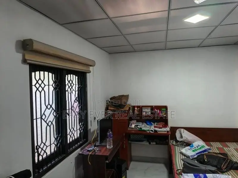 නිට්ටඹුව මල්වත්ත ගුරු විද්‍යාල පාරෙන් අංග සම්පූර්ණ නිවසක්