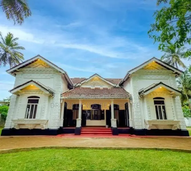 Kalutara Payagala Walawwa Hotel For Sale