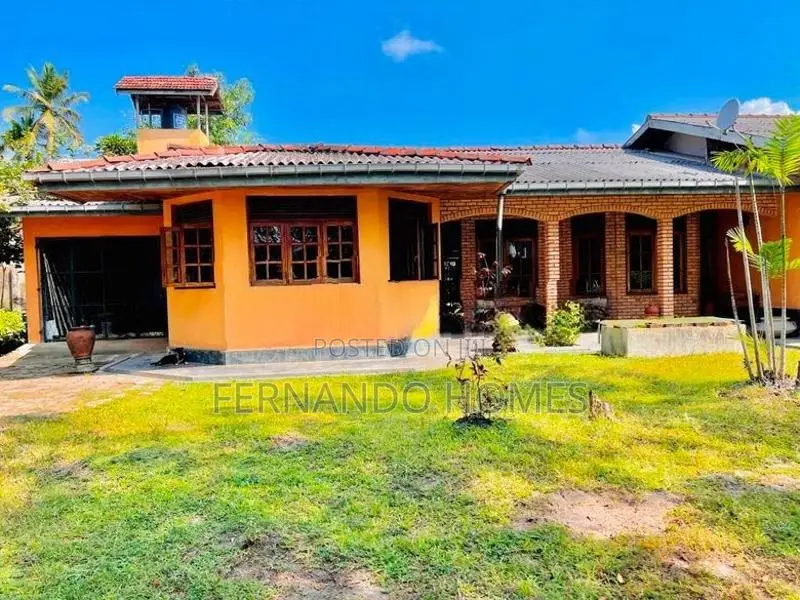 60 Perches Big Land With A Colonial Bunglow For Sale In Negombo