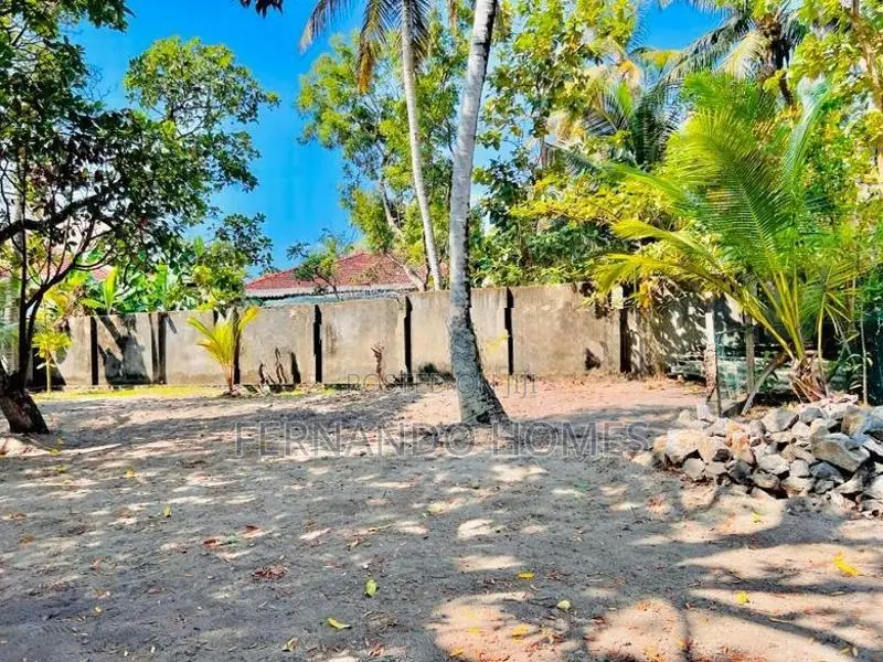 60 Perches Big Land With A Colonial Bunglow For Sale In Negombo