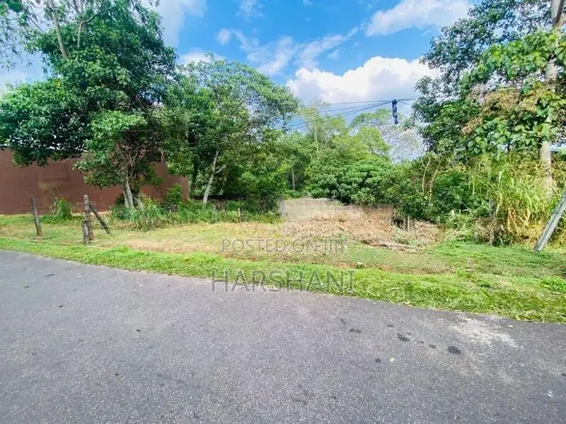 10P Superb Land at Prestigious Neighborhood, Talawathugoda