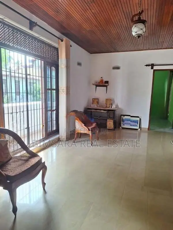 Spacious 3-Bedroom Two-Unit House In Kottawa | SH15304