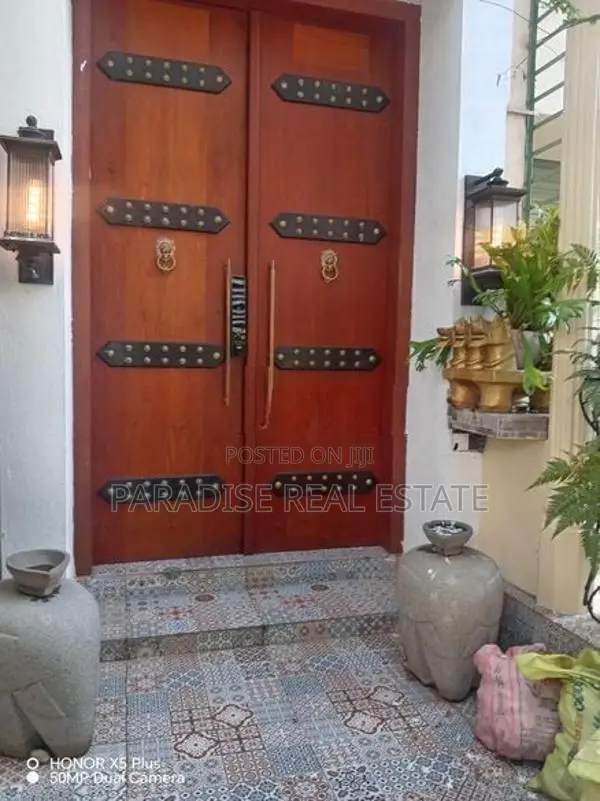 Super Luxury 3 Story House for Sale Mount Lavinia Temples Road