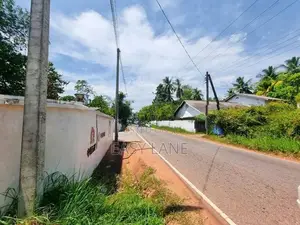 Highway පිවිසුමට ළගින් ඉඩමක්