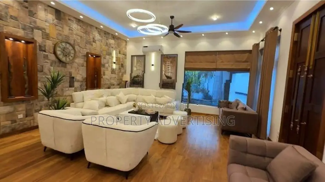 Battaramulla town luxury house for sale