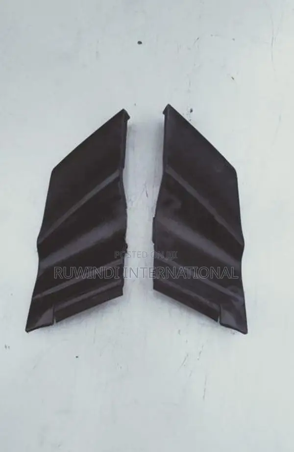 Toyota Belta SCP92 Wiper Panel End