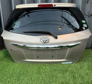 Toyota Vitz (KSP-130) Dicky Door
