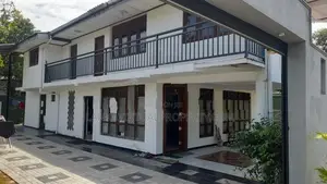 Moratuwa Thelawala 5 Bedrooms Upstiars House on 17 Perches Land for Sa