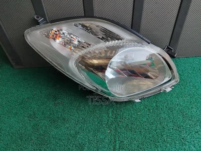 Toyota Vitz KSP 90 Headlight