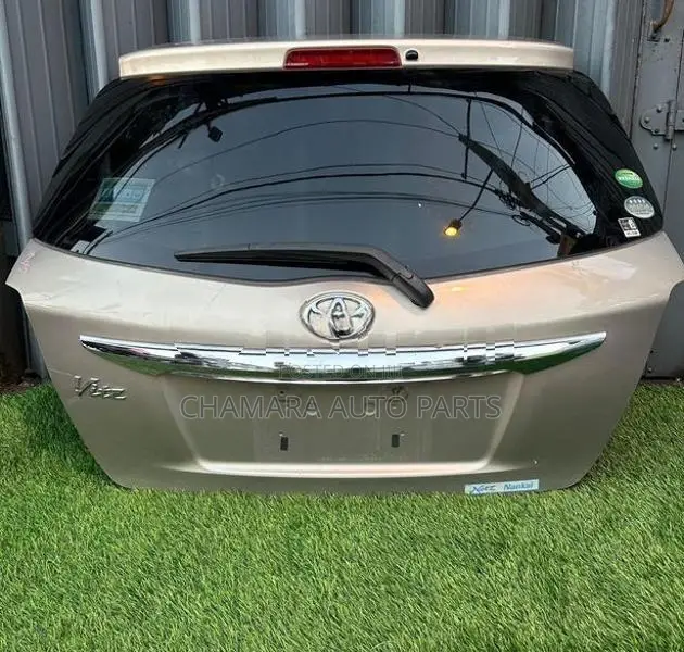 Toyota Vitz (KSP-130) Dicky Door