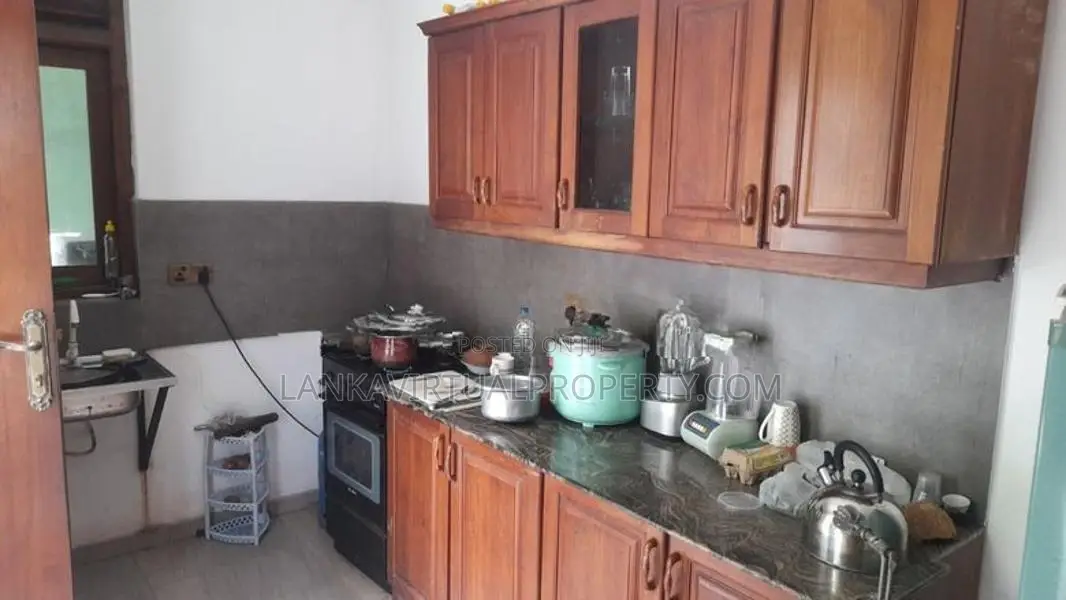 Moratuwa Thelawala 5 Bedrooms Upstiars House on 17 Perches Land for Sa
