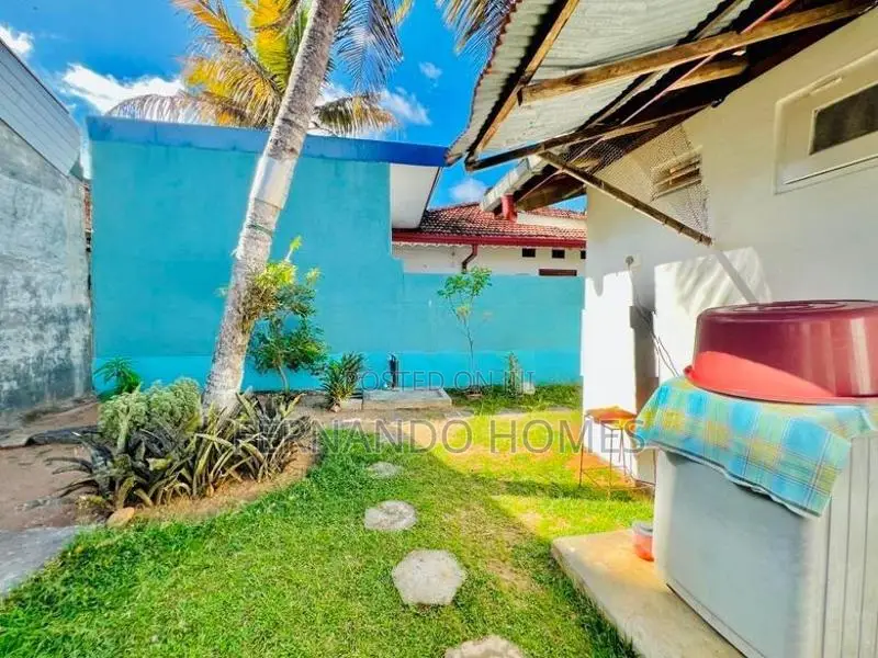 Good Area 19 Perches Land Spacious 4 BR Single Story House Sale Negomb