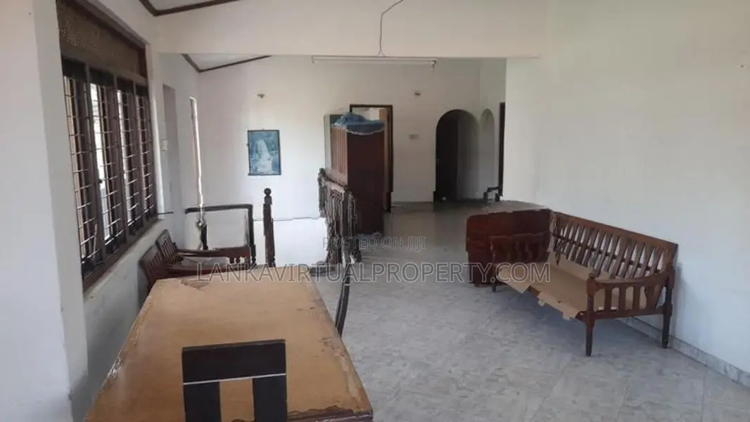 Moratuwa Thelawala 5 Bedrooms Upstiars House on 17 Perches Land for Sa