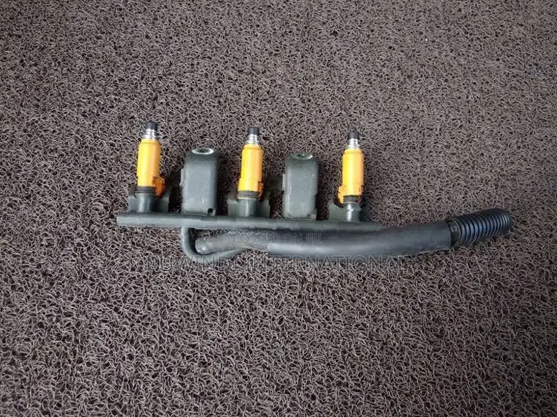 SUZUKI ALTO HA23S INJECTOR RAIL