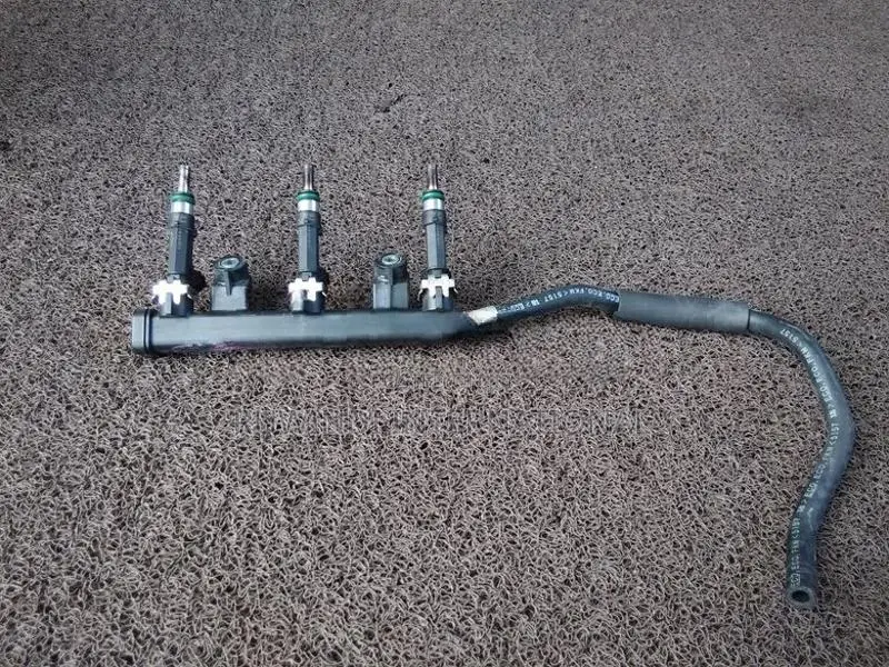 SUZUKI ALTO HA36S INJECTOR RAIL