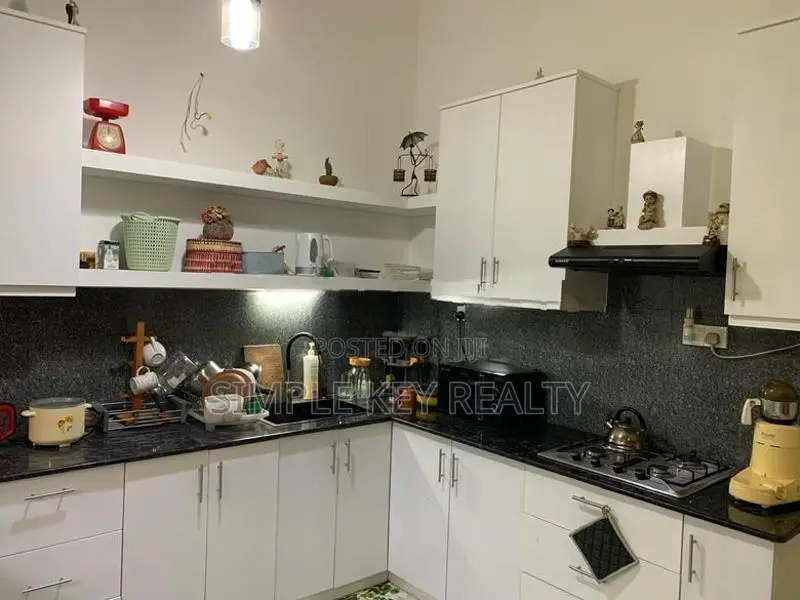 Beutiful house for sale in gampaha miriswatta wathuregama road