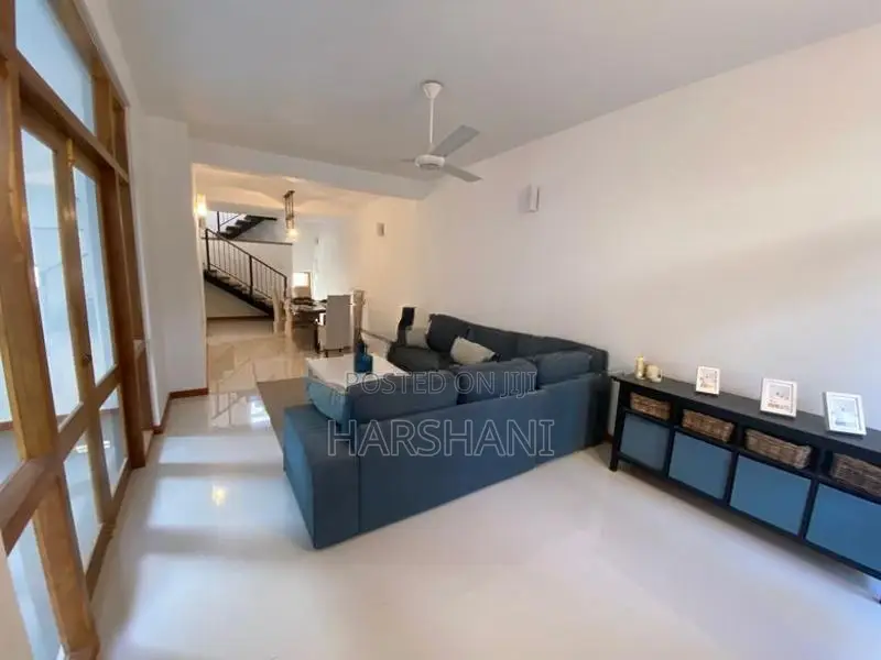 3 Storied Beautiful House Close to Pelawatta, Battaramulla