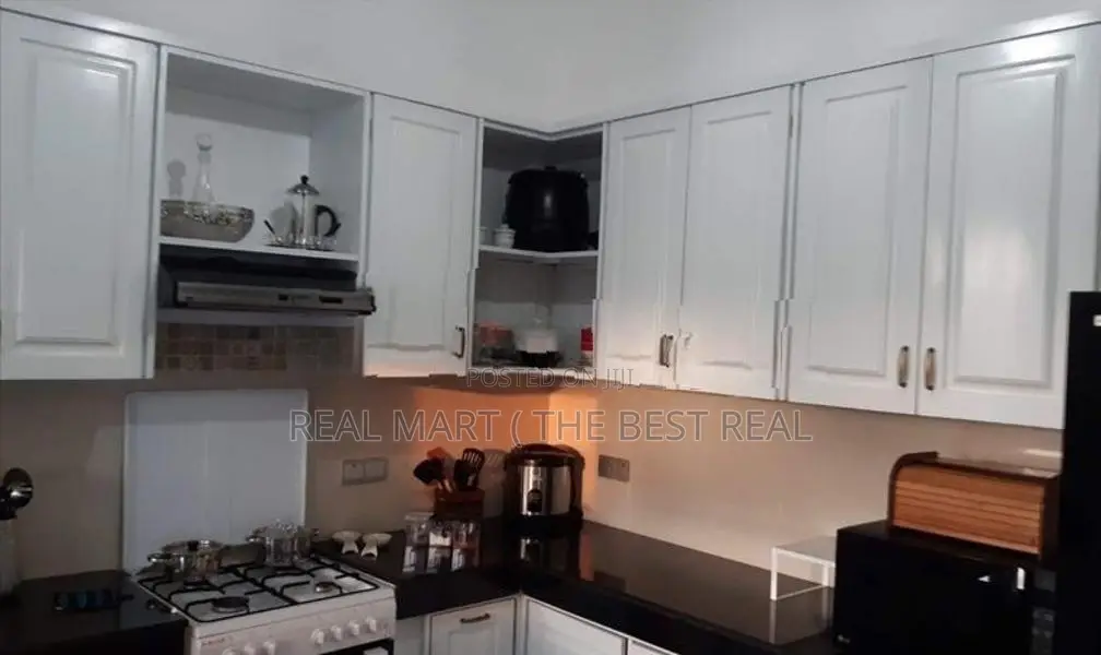 Nuwara Eliya : 6,500sf Luxury Fully Furnished Bungalow for Sale
