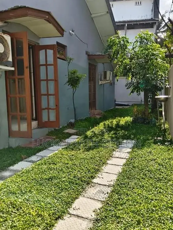 Rajagiriya, Semi Furnished 2 Storey House for Rent (mg1272)