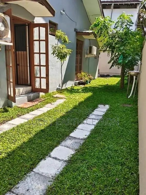 Rajagiriya, Semi Furnished 2 Storey House for Rent (mg1272)