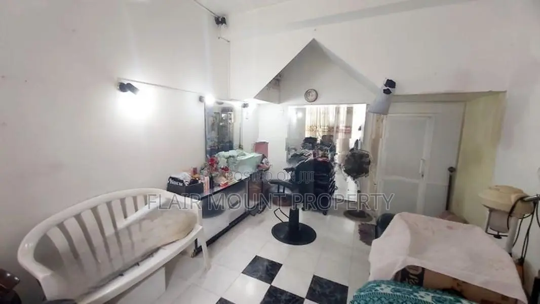 Furnished saloon for rent in Mount Lavinia