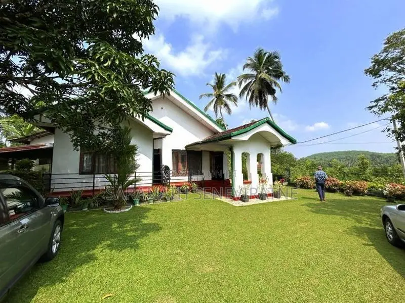 House in Kalutara - Beautiful Garden & Over Looking Mountains- Kalutha