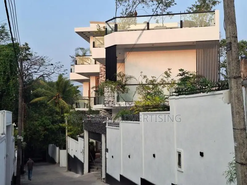 Fully Furnitured newly house for sale in Battaramulla