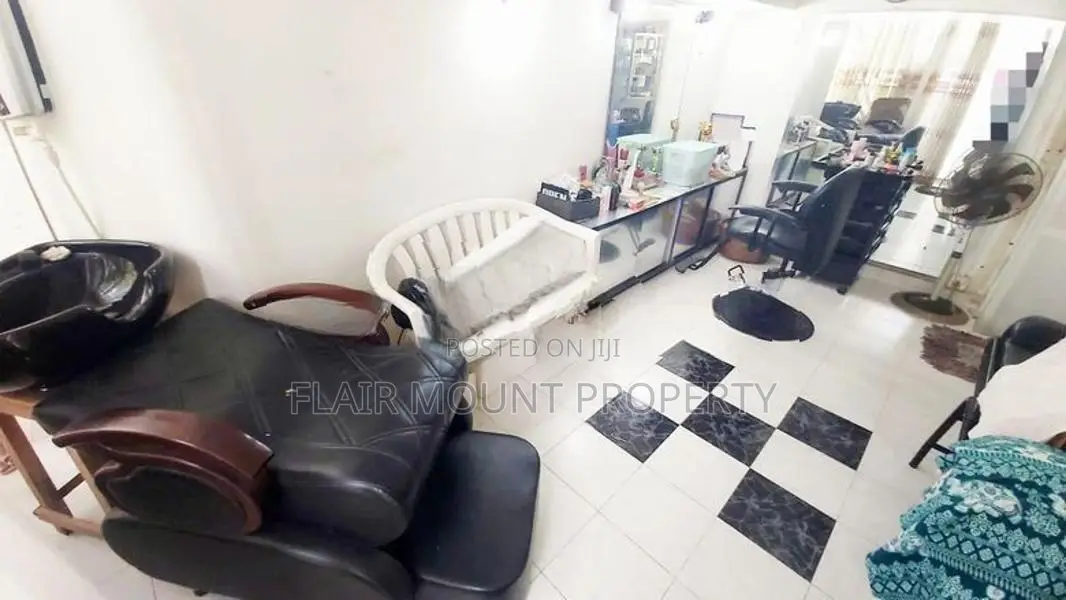 Furnished saloon for rent in Mount Lavinia