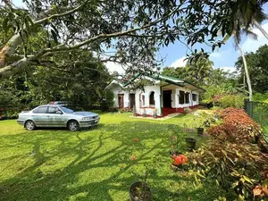 House in Kalutara - Beautiful Garden & Over Looking Mountains- Kalutha