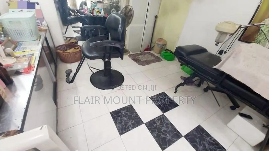 Furnished saloon for rent in Mount Lavinia