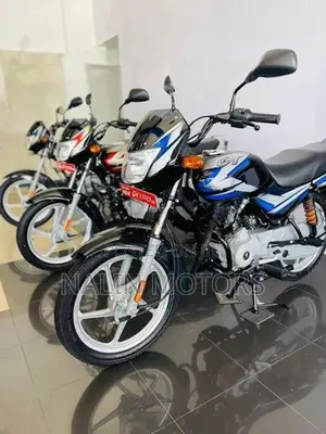Bajaj CT100 2025
