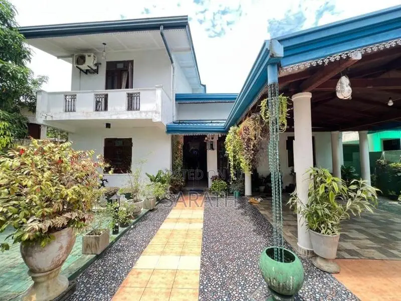 මත්තෙගොඩ පර්චස් 11.5 ක දෙමහල් නිවසක් විකිණීමට