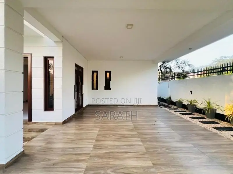 අතුරුගිරියෙන් අලුත්ම තෙමහල් නිවසක්