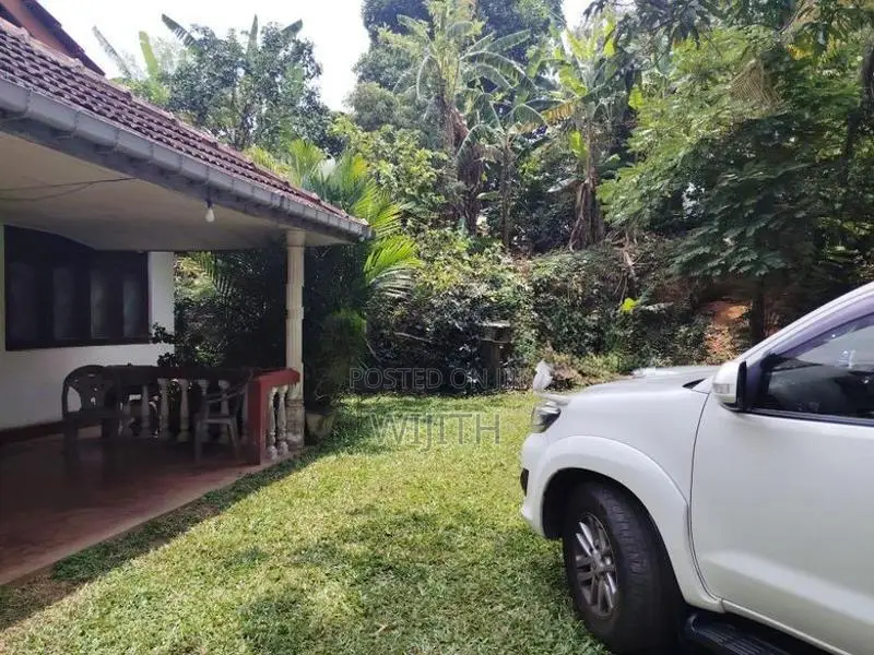 පදිංචිවිය හැකි නිවසක් සමග පර්චස් 35 විකිනිමට .අයකිරිම ඉඩමට පමණි .