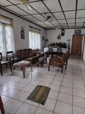 පදිංචිවිය හැකි නිවසක් සමග පර්චස් 35 විකිනිමට .අයකිරිම ඉඩමට පමණි .