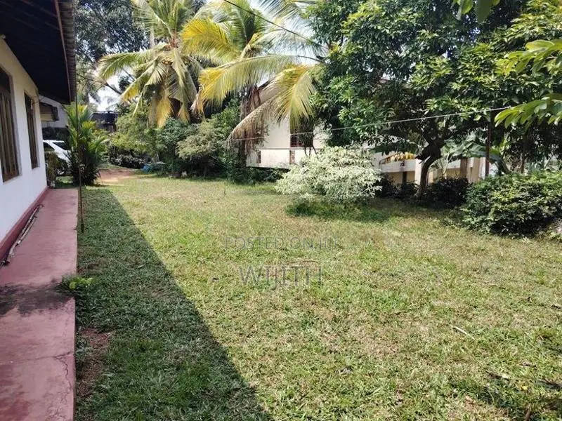 පදිංචිවිය හැකි නිවසක් සමග පර්චස් 35 විකිනිමට .අයකිරිම ඉඩමට පමණි .