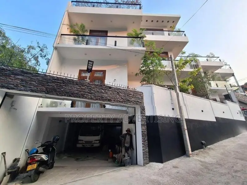 with furnitured luxury house for sale in Battaramulla
