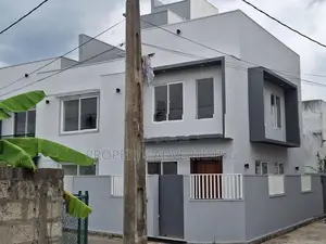 Luxury House for Sale in Mount Lavenia