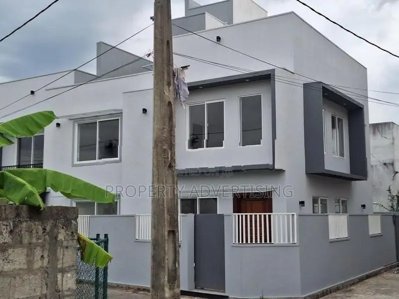 Luxury House for Sale in Mount Lavenia