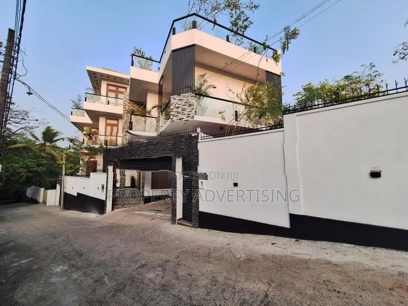 with furnitured luxury house for sale in Battaramulla