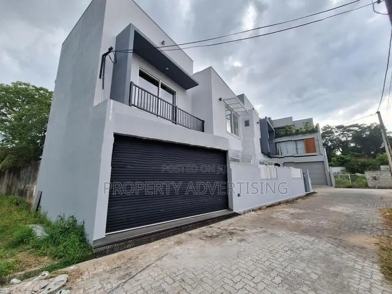 Luxury House for Sale in Mount Lavenia