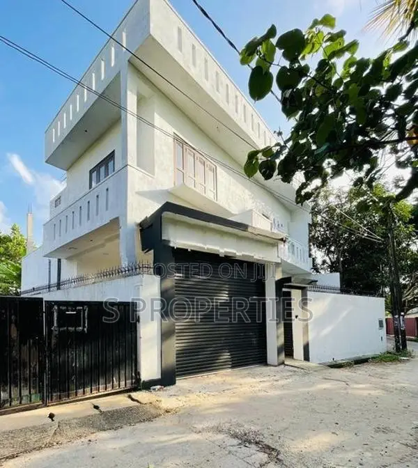 Modern house for sale in Rathmalana