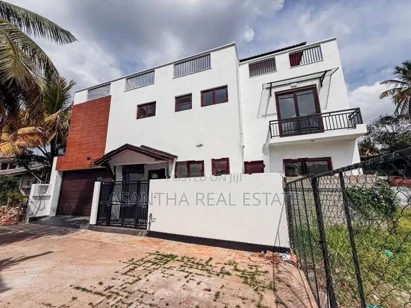 (AFA964) 3-Storey House for Sale Mount Lavinia