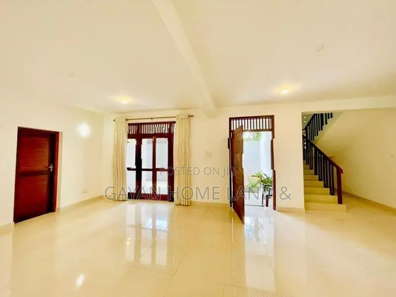 බෝකුන්දර හංදියට මීටර් 50 ක දුරින් පිහිටි දෙමහල් නිවසක් විකිණීමට